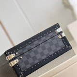  Essential everyday bag front view 13