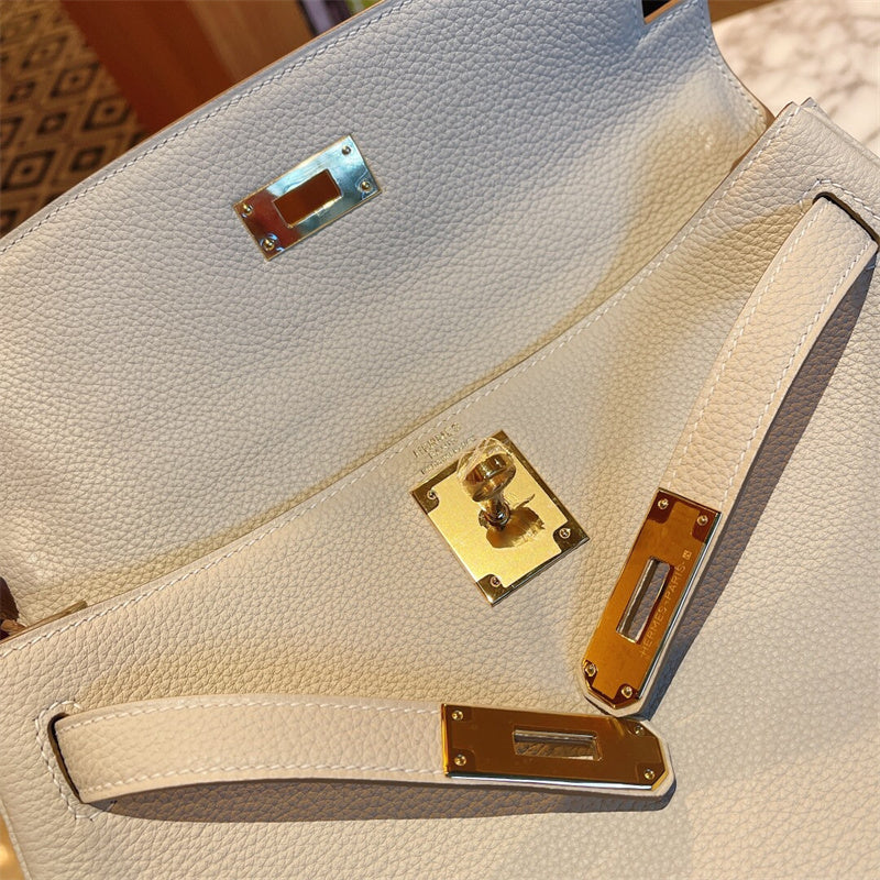  Curated everyday bag front view 7
