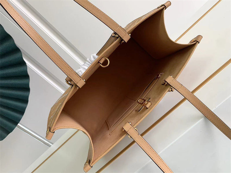  everyday bag interior and compartment view 9