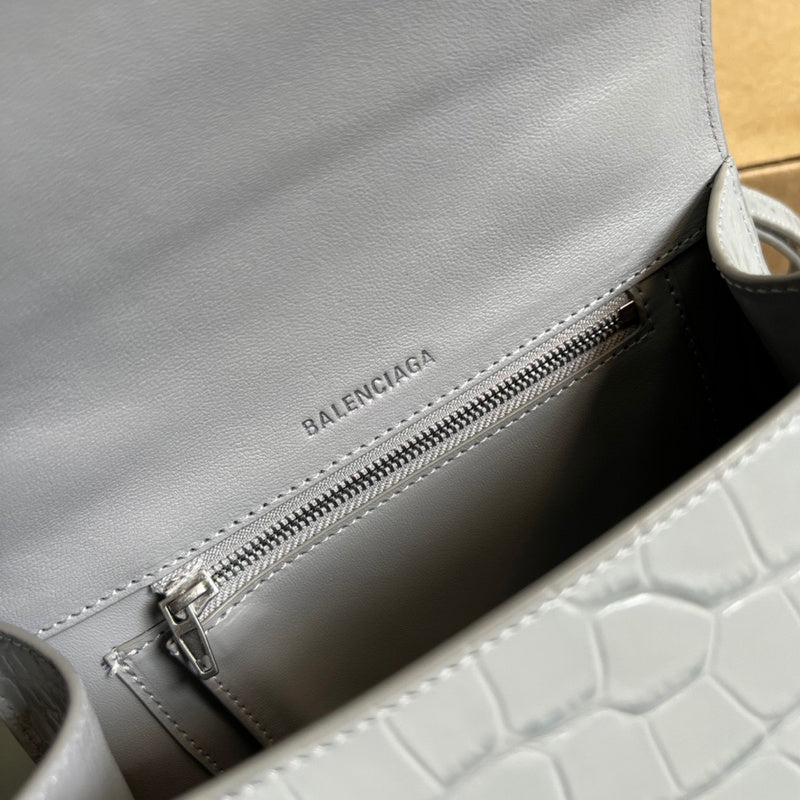 Bold Vegan Leather Handbag - Understated Luxury Look | Women's Premium Handbag #295 - texture close-up (image 9) of designer-inspired handbag
