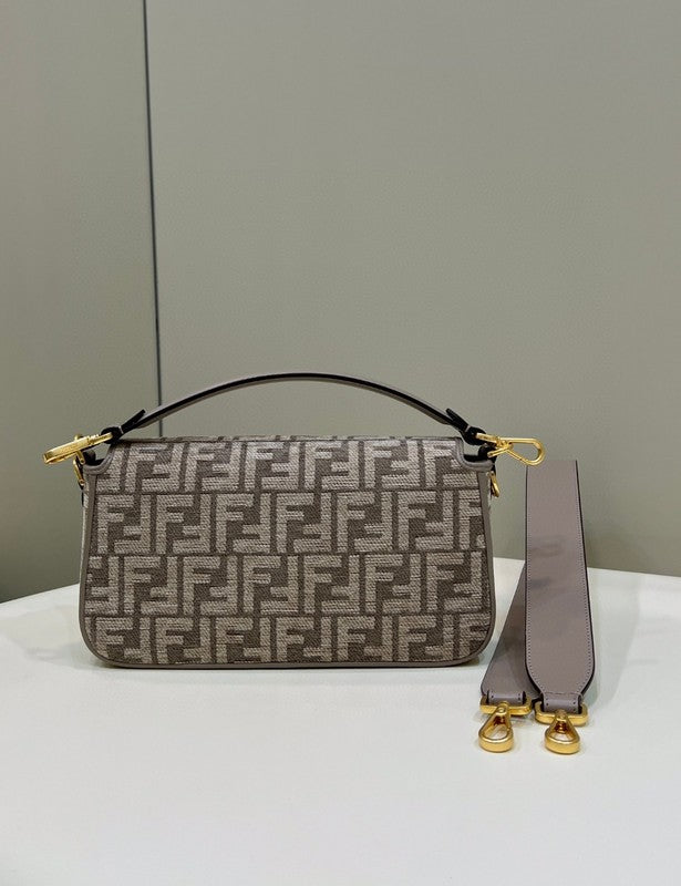 Ziva's Charm handbag – product shot (27cm*6cm*15cm)