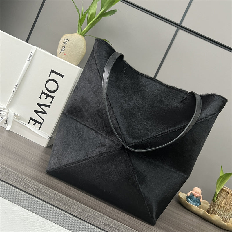 Ziva's Charm handbag – side angle view (25.5cm*14.5cm*31.5cm)