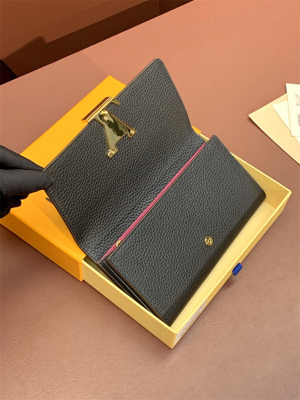  top-handle bag close-up of hardware and finish