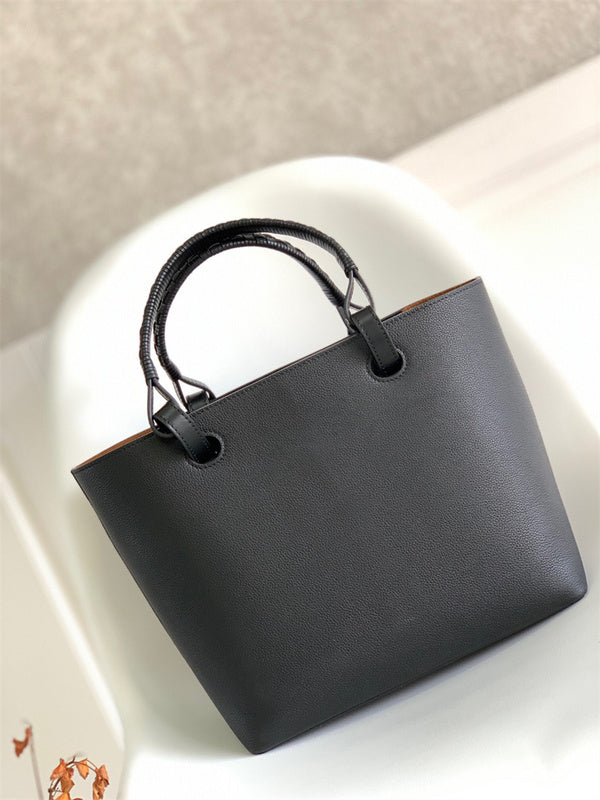 Ziva's Charm handbag – carry view (29cm*14cm*25cm)