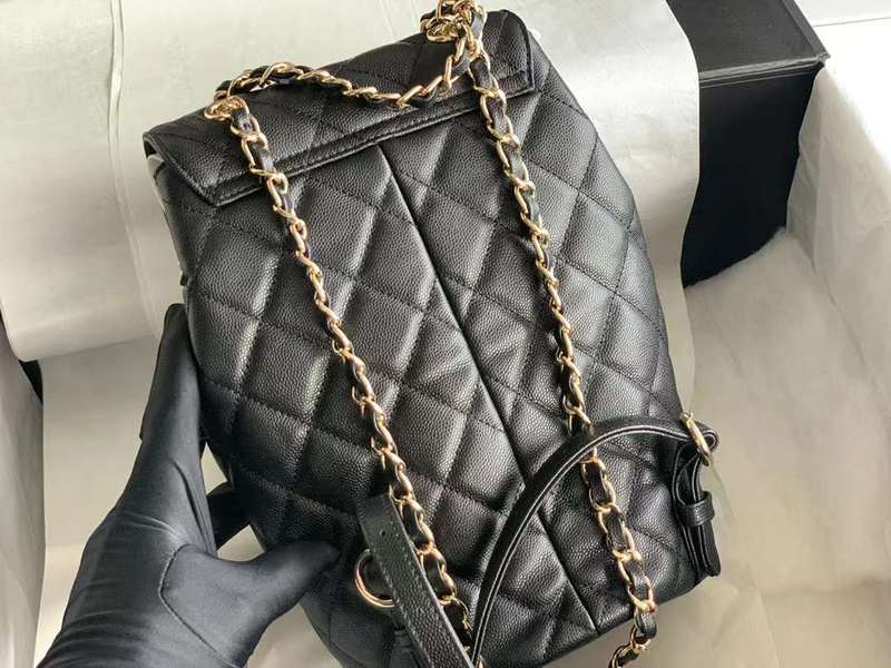 Zivas Charm Effortless Elegance Luxury Handbag (Considered Detail & Form) – Close-Up Detail