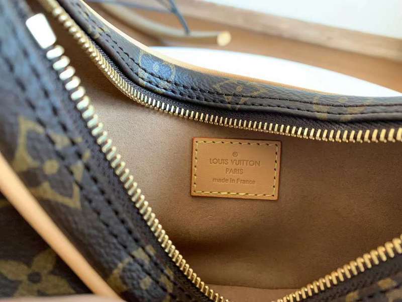 Side profile of sleek classic women's handbag – women's designer-style accessory