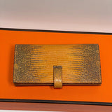 Effortless handbag styled for everyday wear