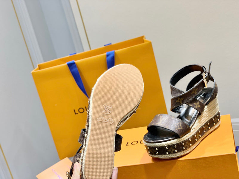 Louis Vuitton shoes Style 382 - texture and material detail