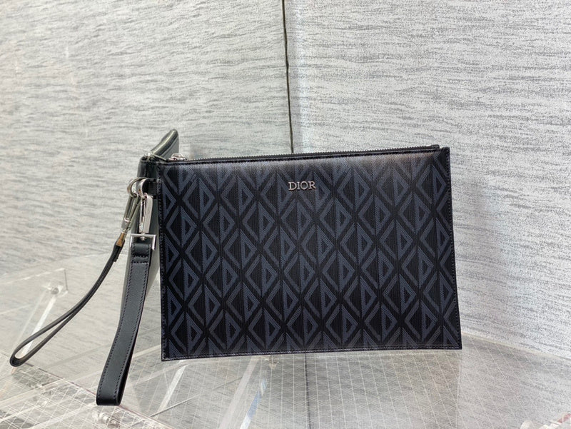 Side profile of premium modern women's handbag – women's designer-style accessory