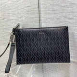 Side profile of premium modern women's handbag – women's designer-style accessory