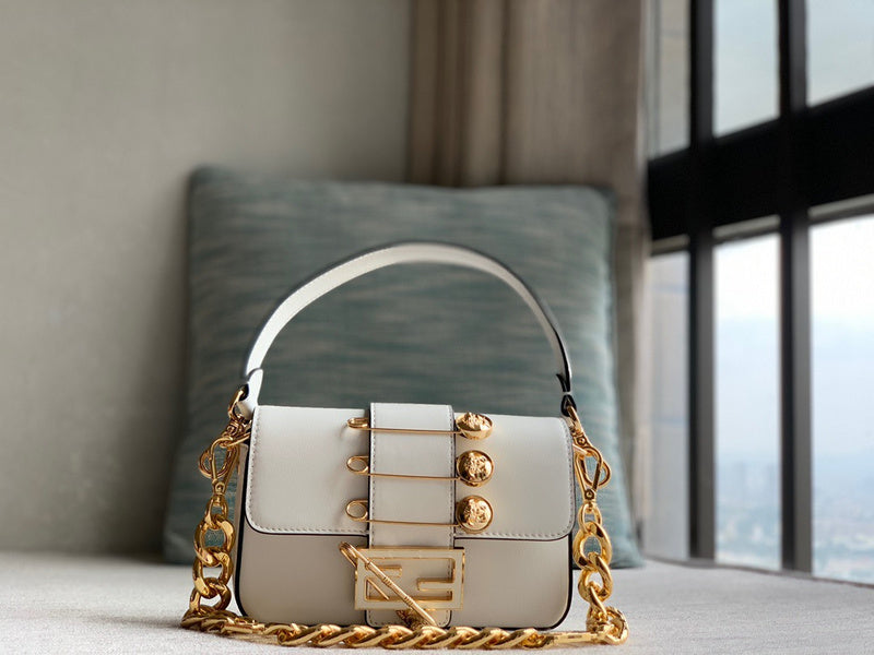 Ziva's Charm handbag – close-up view (20cm*13cm*5cm)