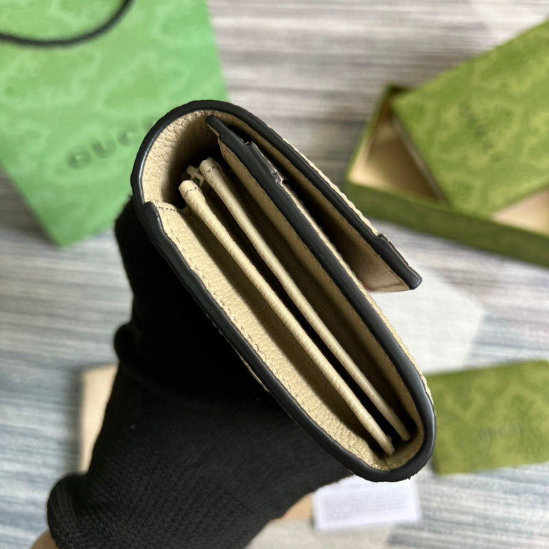 Handle and strap detail of refined signature women's handbag – women's luxury handbag