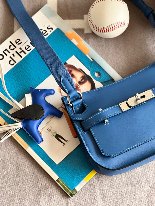  graceful shoulder bag styled with outfit 24