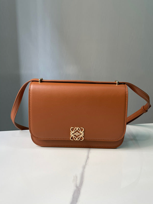Ziva's Charm handbag – carry view (19cm*6cm*13.5cm)