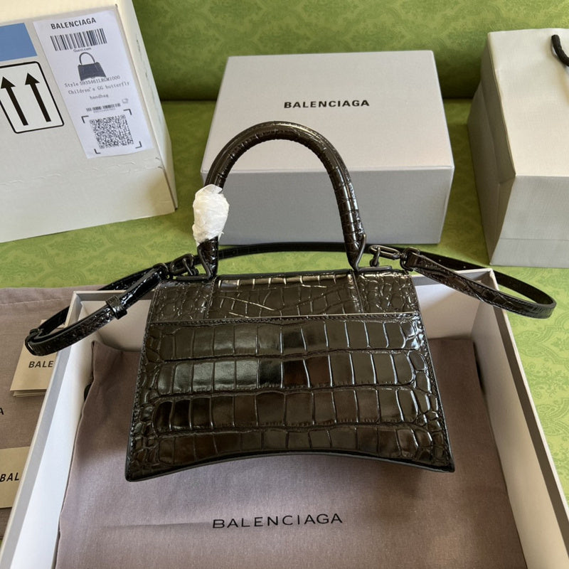 Zivas Charm Refined Structure Premium Handbag (Designer-Inspired Craftsmanship) – Lifestyle Shot