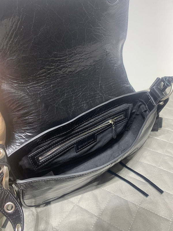 Zivas Charm Effortless Sophistication Statement Handbag (Elevated Daily Companion) – Lifestyle Shot