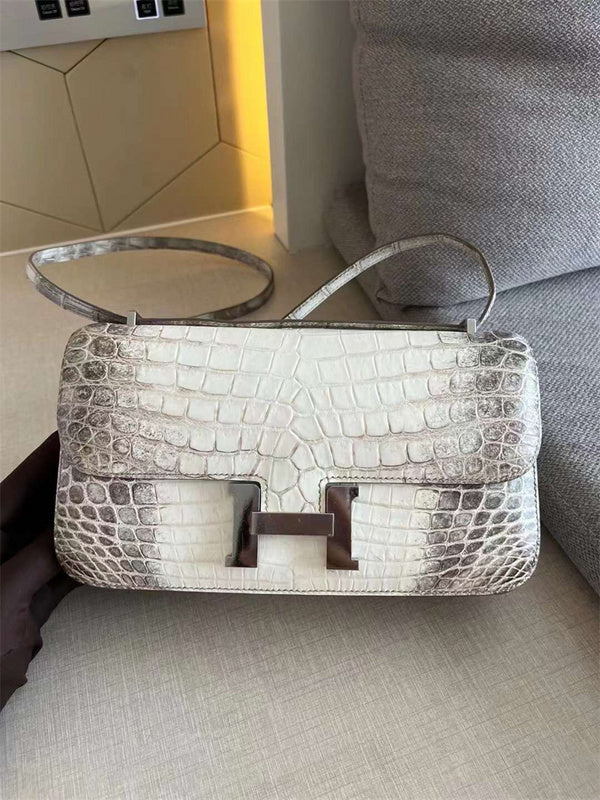 Elegant handbag styled for everyday wear