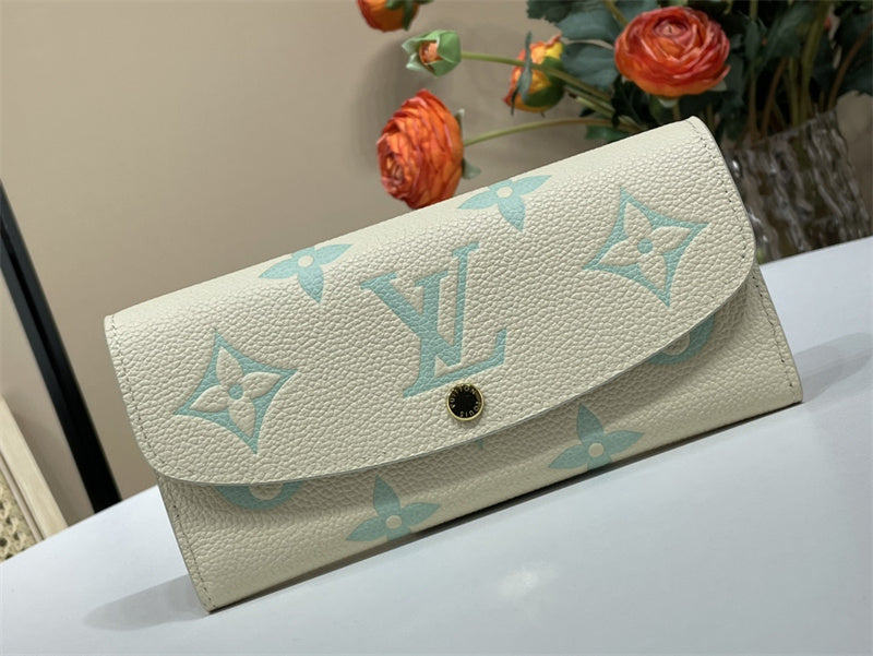  tailored shoulder bag detail view showing craftsmanship 20