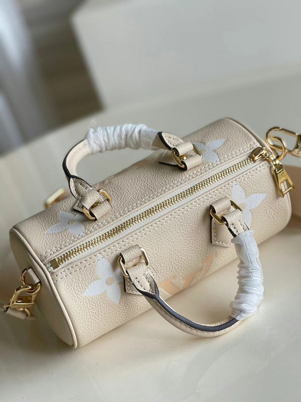Handle and strap detail of sleek elevated women's handbag – women's statement bag