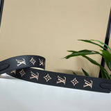  shoulder bag interior and compartment view 9