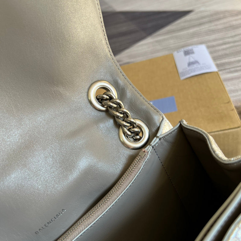 Close-up detail of versatile bag design