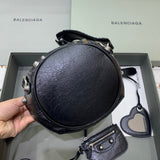 Understated Vegan Leather Handbag - Premium Craftsmanship Detailing | Women's Premium Handbag #308 - hardware and detail close-up (image 5) of designer-inspired handbag