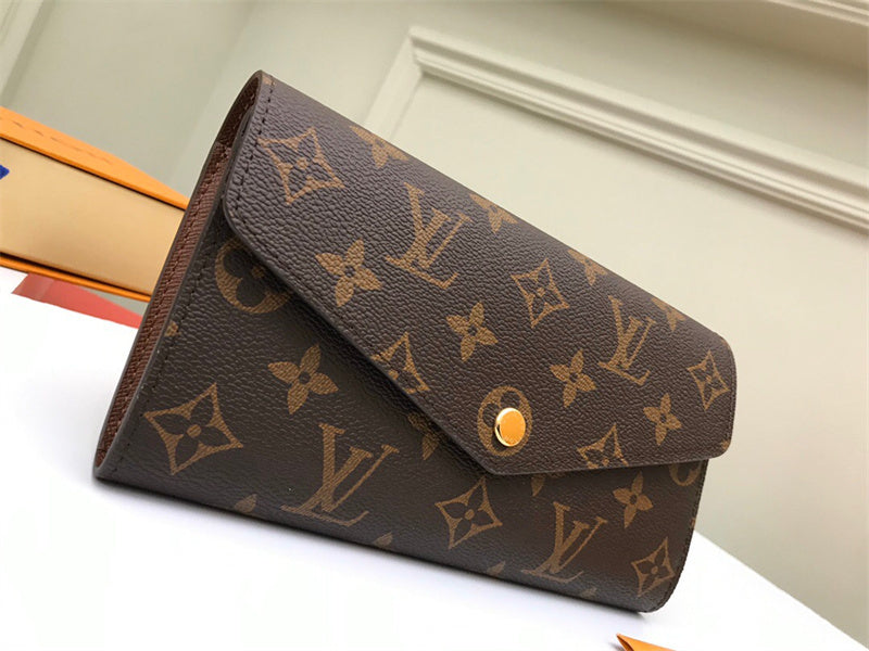  tailored everyday bag detail view showing craftsmanship 26