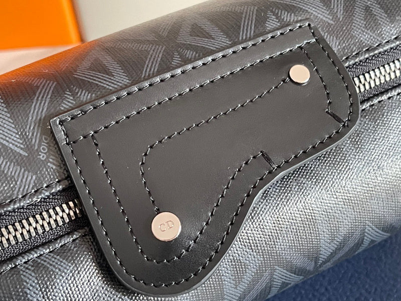 Handle and strap detail of refined classic women's handbag – women's designer-style accessory