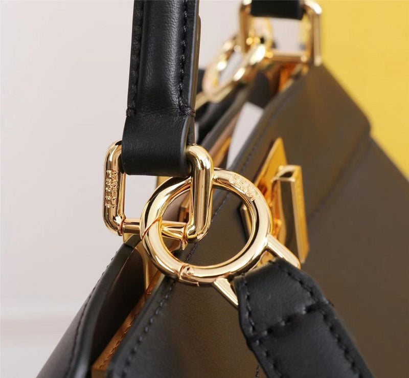 Ziva's Charm handbag – close-up view (Standard Size)