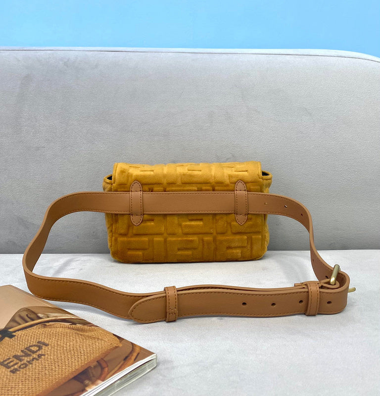 Ziva's Charm handbag – interior view (19cm*5cm*10cm)