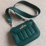  Clean-Lined tote bag carried on shoulder