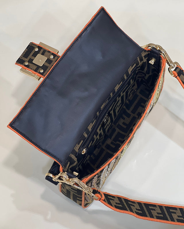 Ziva's Charm handbag – close-up view (27cm*5cm*14cm)
