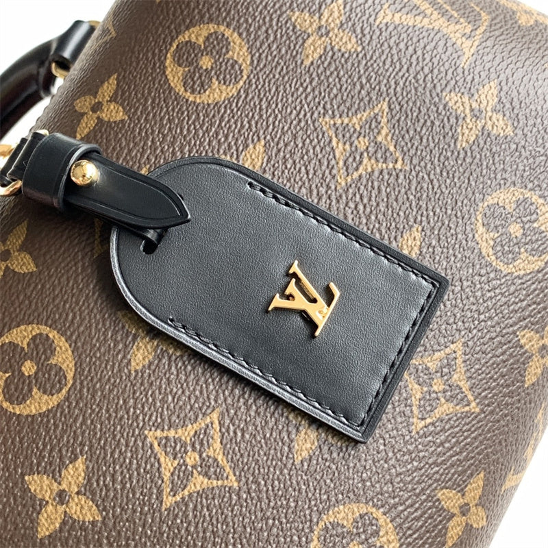  Clean-Lined structured bag front view 7