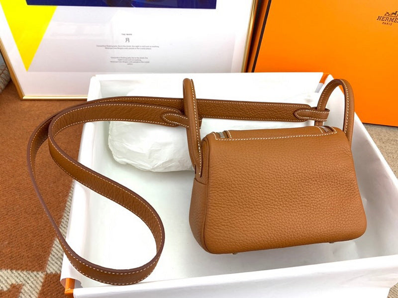  structured bag interior and compartment view