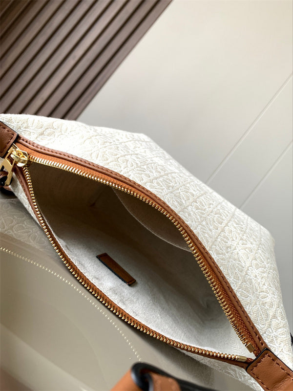 Ziva's Charm handbag – product shot (21cm*17cm*13cm)