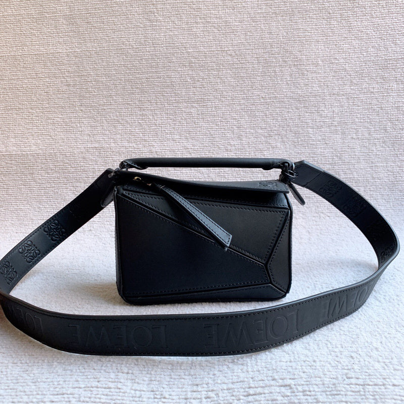 Ziva's Charm handbag – side angle view (17cm*12cm*7cm)