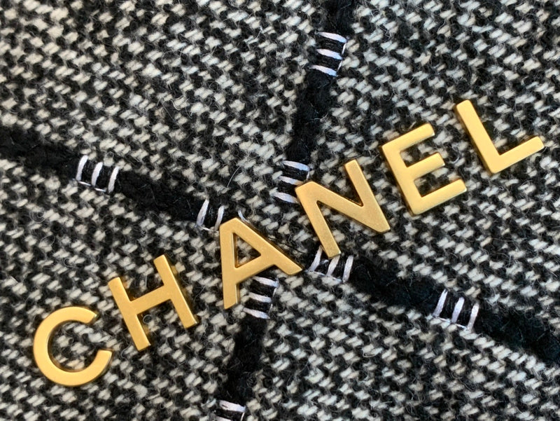 Zivas Charm Modern Edge Designer Handbag (Modern Wardrobe Staple) – Close-Up Detail