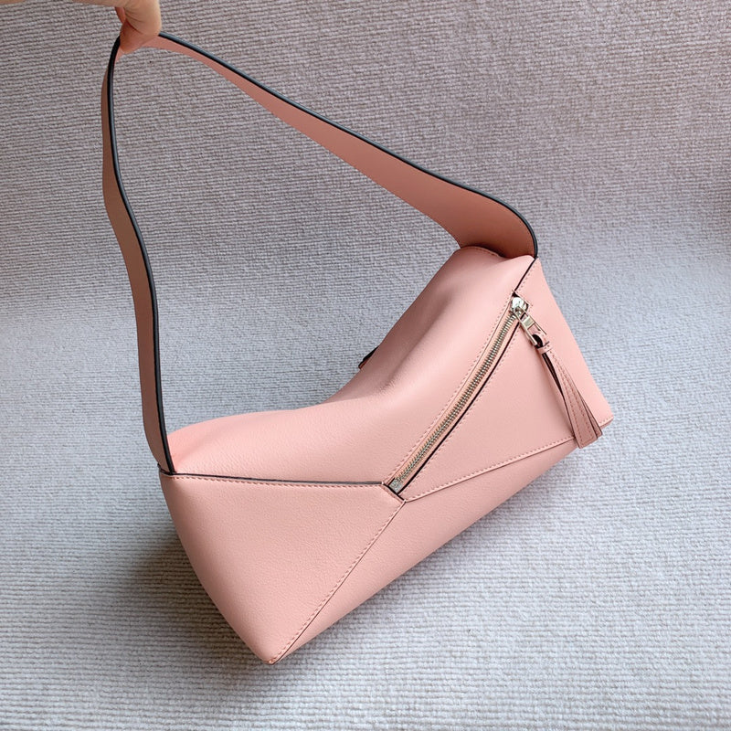 Ziva's Charm handbag – detail view (28cm*12cm*11cm)