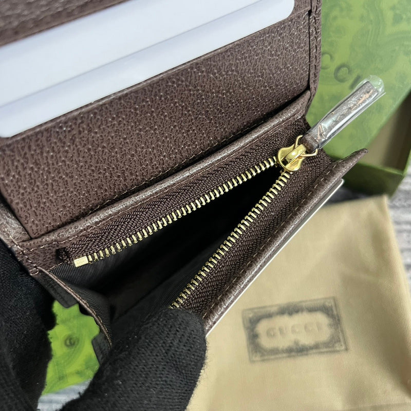 Close-up detail of structured chic women's handbag – women's premium purse