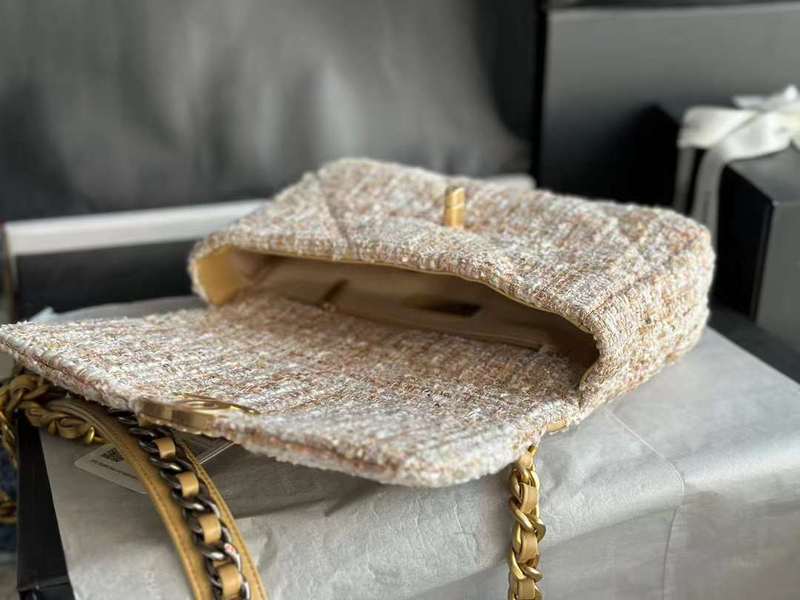 Zivas Charm Streamlined Design Everyday Handbag (Designer-Inspired Craftsmanship) – Close-Up Detail