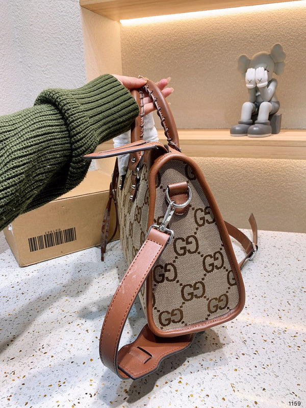 Ziva's Charm handbag – product shot (one versatile size)