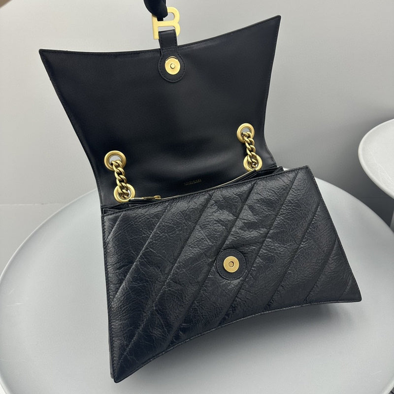 Zivas Charm Modern Minimalist Look Fashion Handbag (Considered Detail & Form) – Interior View
