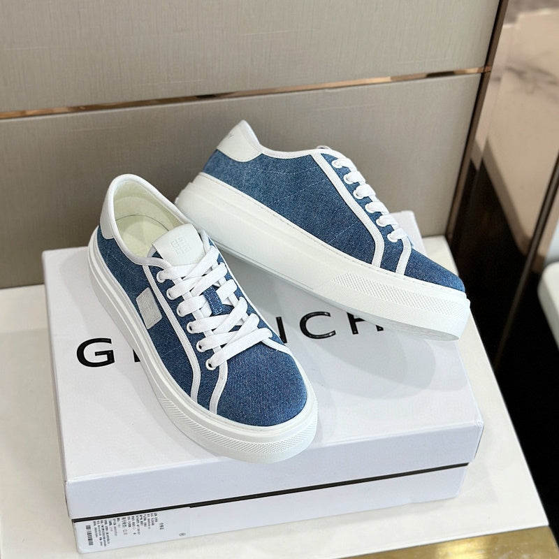 Givenchy shoes Style 135 - close-up of classic monogram styling