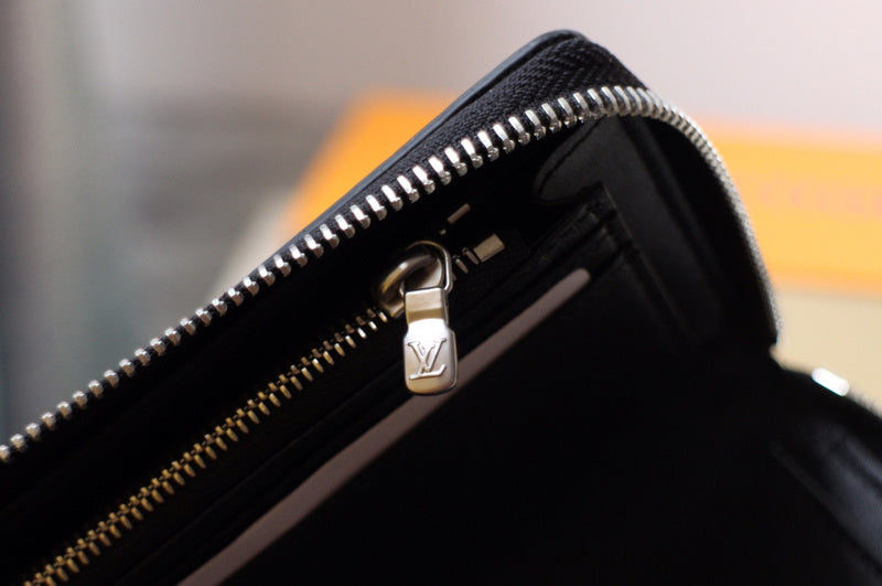 Side profile of elevated statement women's handbag – women's designer-style accessory