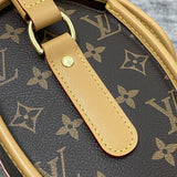  tailored structured bag detail view showing craftsmanship 8