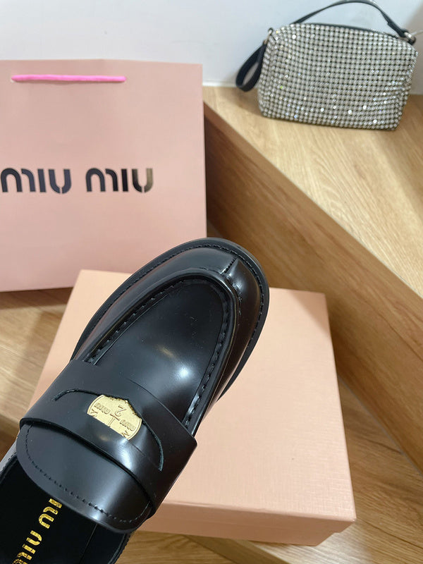 Styling view of Miu Miu luxury piece style No.111