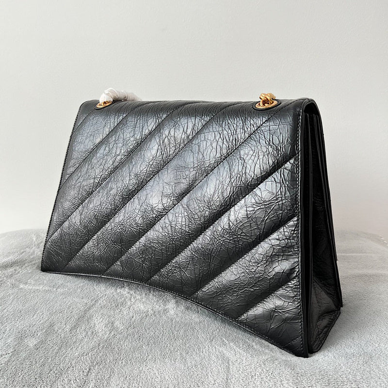 Zivas Charm Contemporary Flair Fashion Handbag (Contemporary Shape Language) – Styled Look