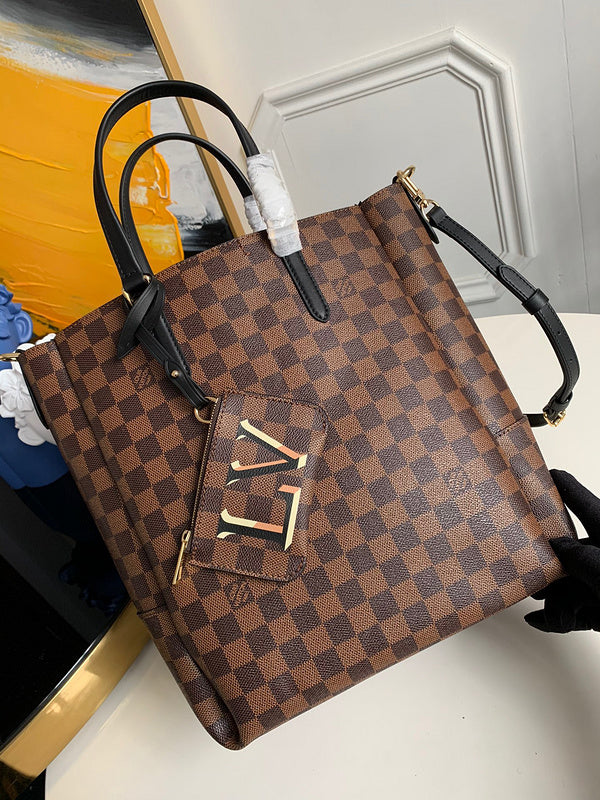 Close-up detail of everyday-luxe premium women's handbag – women's statement bag