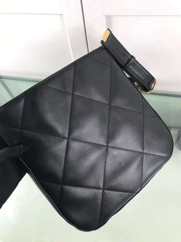 Zivas Charm Sleek Silhouette Fashion Handbag (Designer-Inspired Craftsmanship) – Detail View