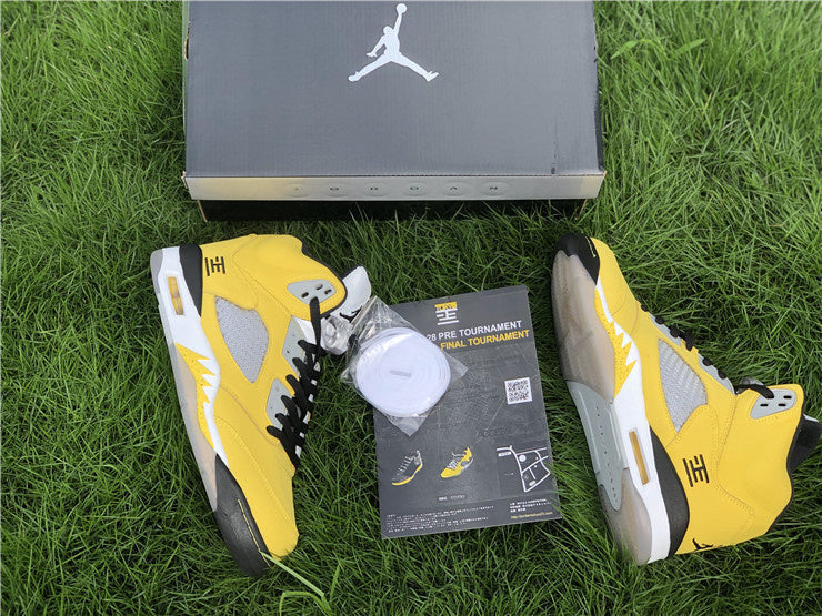 Nike Men's & Women's Iconic Street Trainers — Style 107 front view